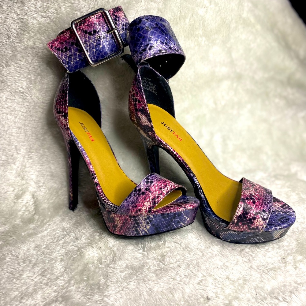 Snake skin print heels brand new